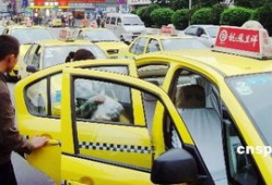 重庆出租车吃瓜爆料,街头巷尾的“吃瓜”爆料达人